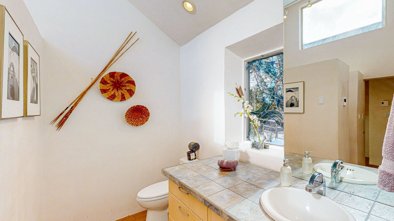 Photo of Bathroom in La Tierra
