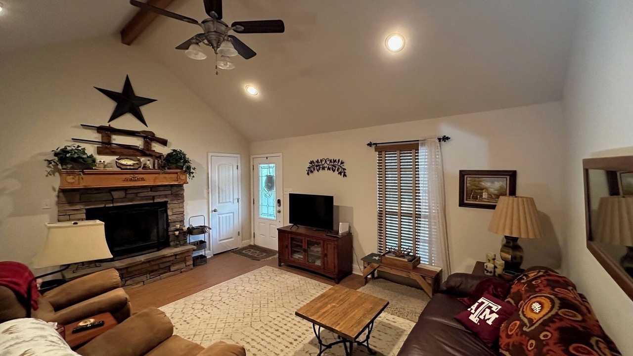 Photo of Livingroom in Holly Lake Ranch