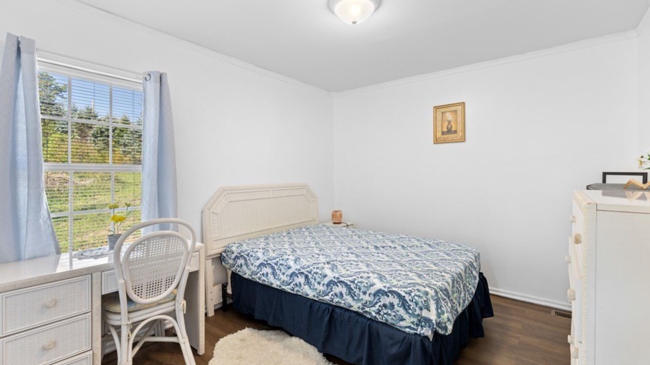 Photo of Bedroom in Moundsville