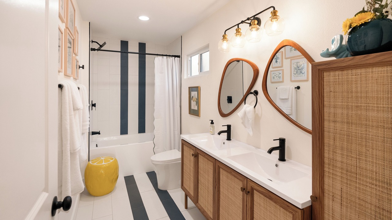 Photo of Bathroom in North Hollywood