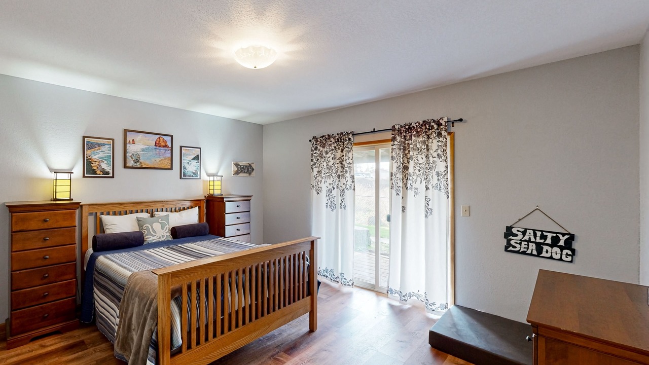 Photo of Bedroom in Reedsport