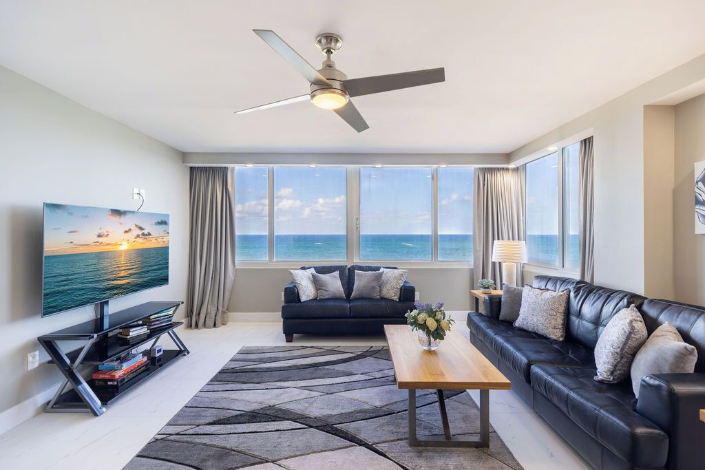 Photo of Livingroom in Galt Mile