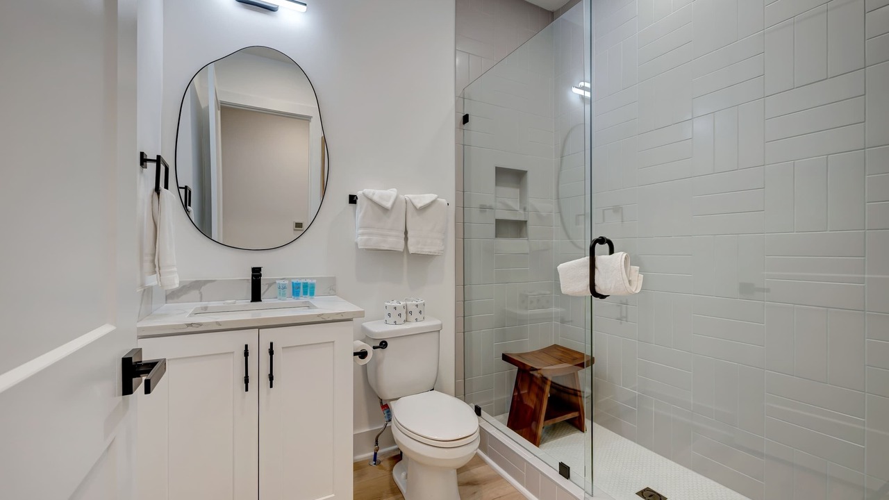 Photo of Bathroom in Hurwood Heights