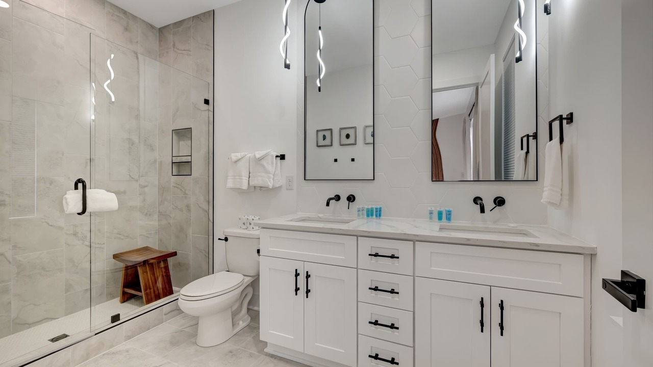 Photo of Bathroom in Hurwood Heights