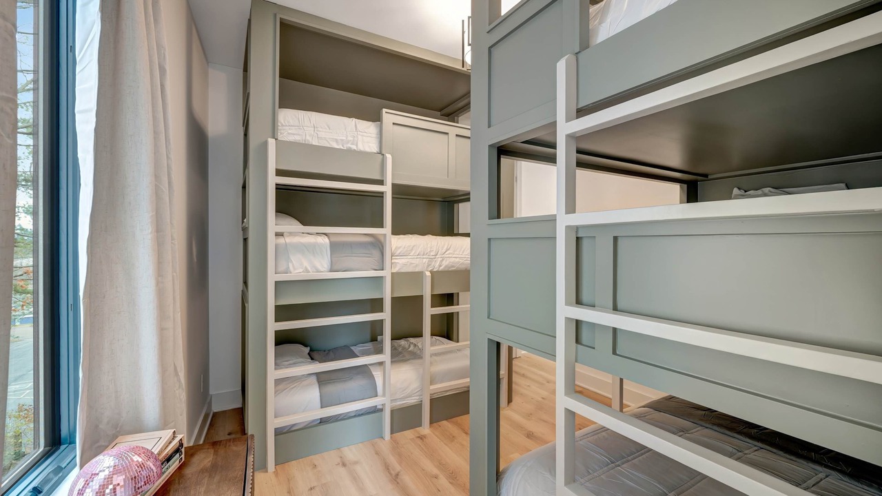 Photo of Bedroom in Hurwood Heights