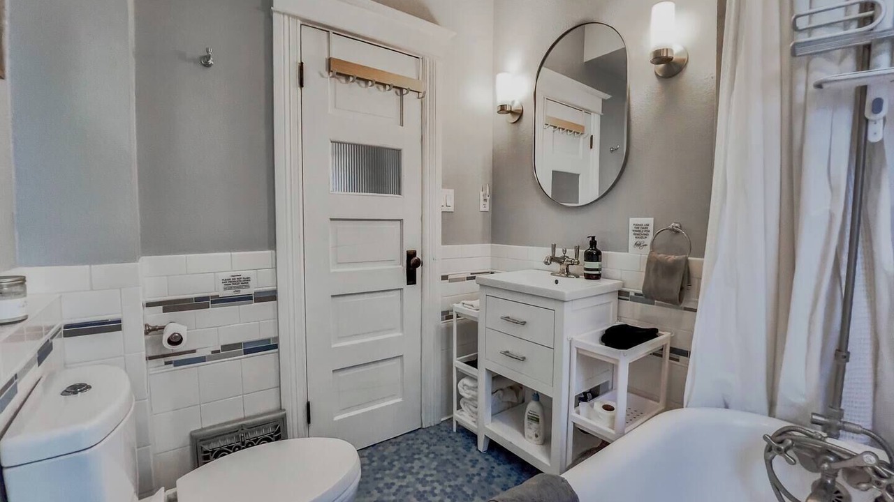 Photo of Bathroom in Sunnyside