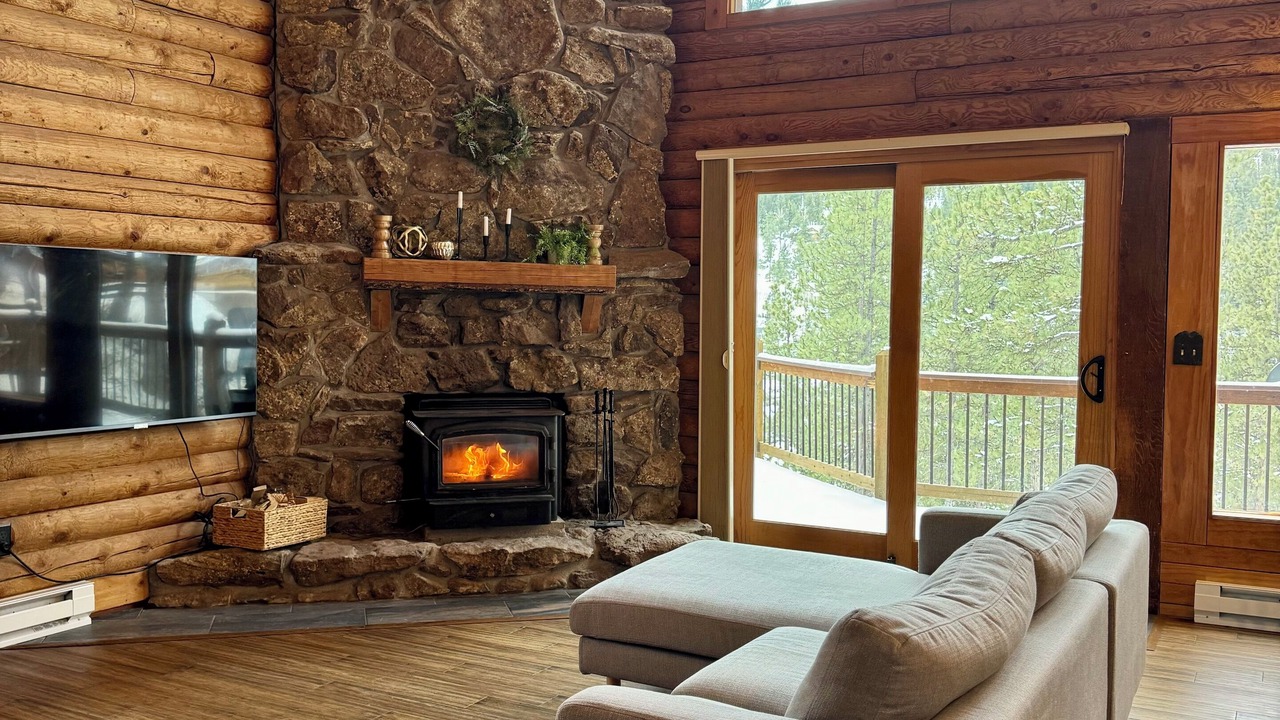 Photo of Livingroom in Evergreen