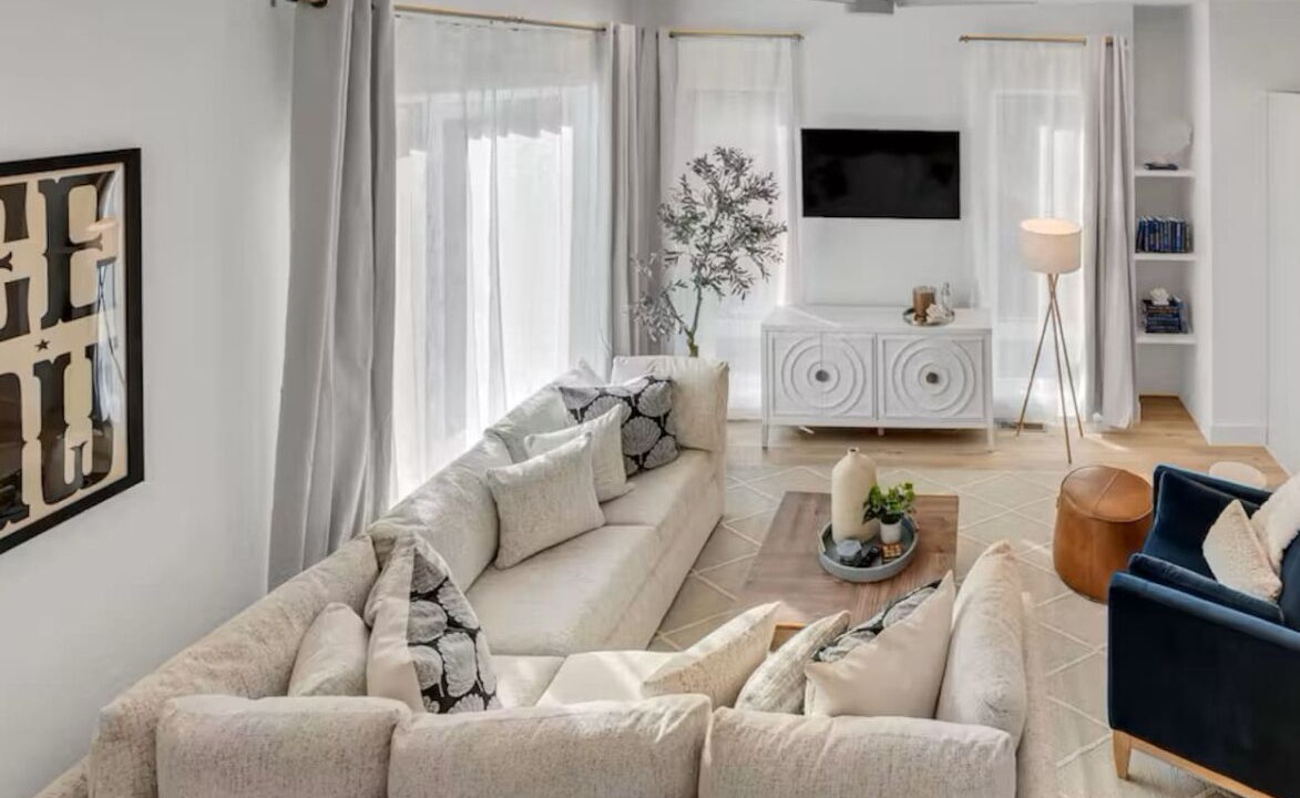 Photo of Livingroom in East Bank