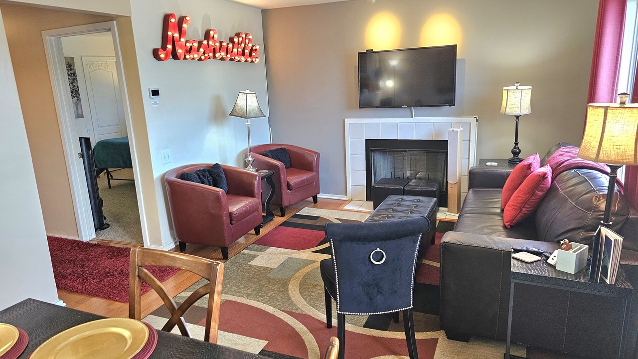 Photo of Livingroom in North Capitol