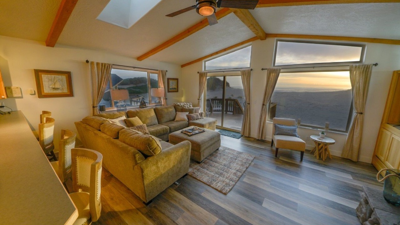 Photo of Livingroom in Bayshore
