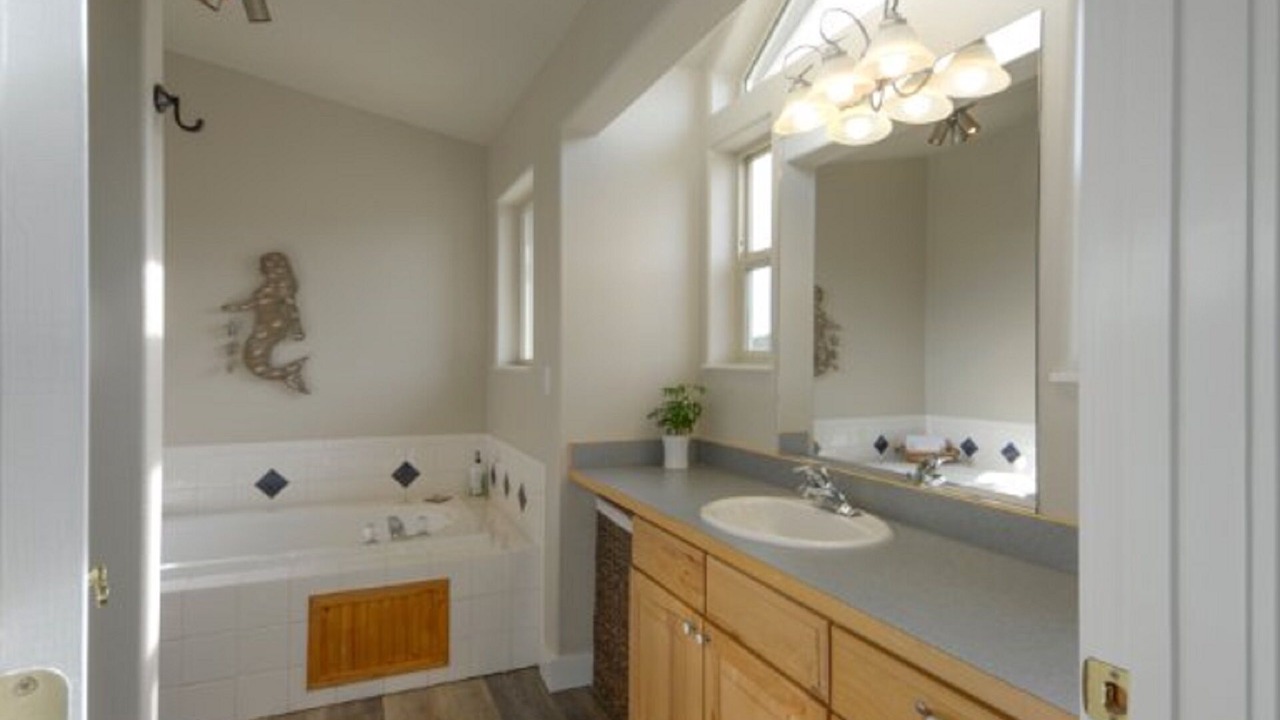 Photo of Bathroom in Bayshore