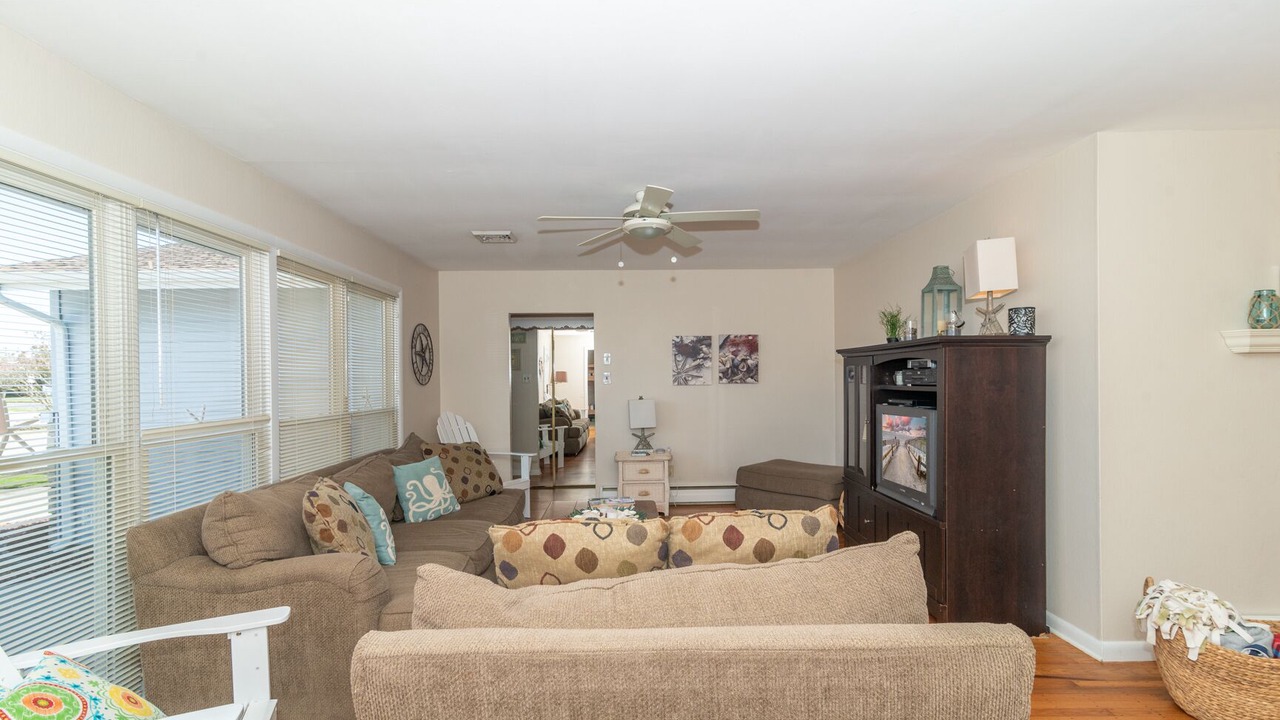 Photo of Livingroom in A-Zone