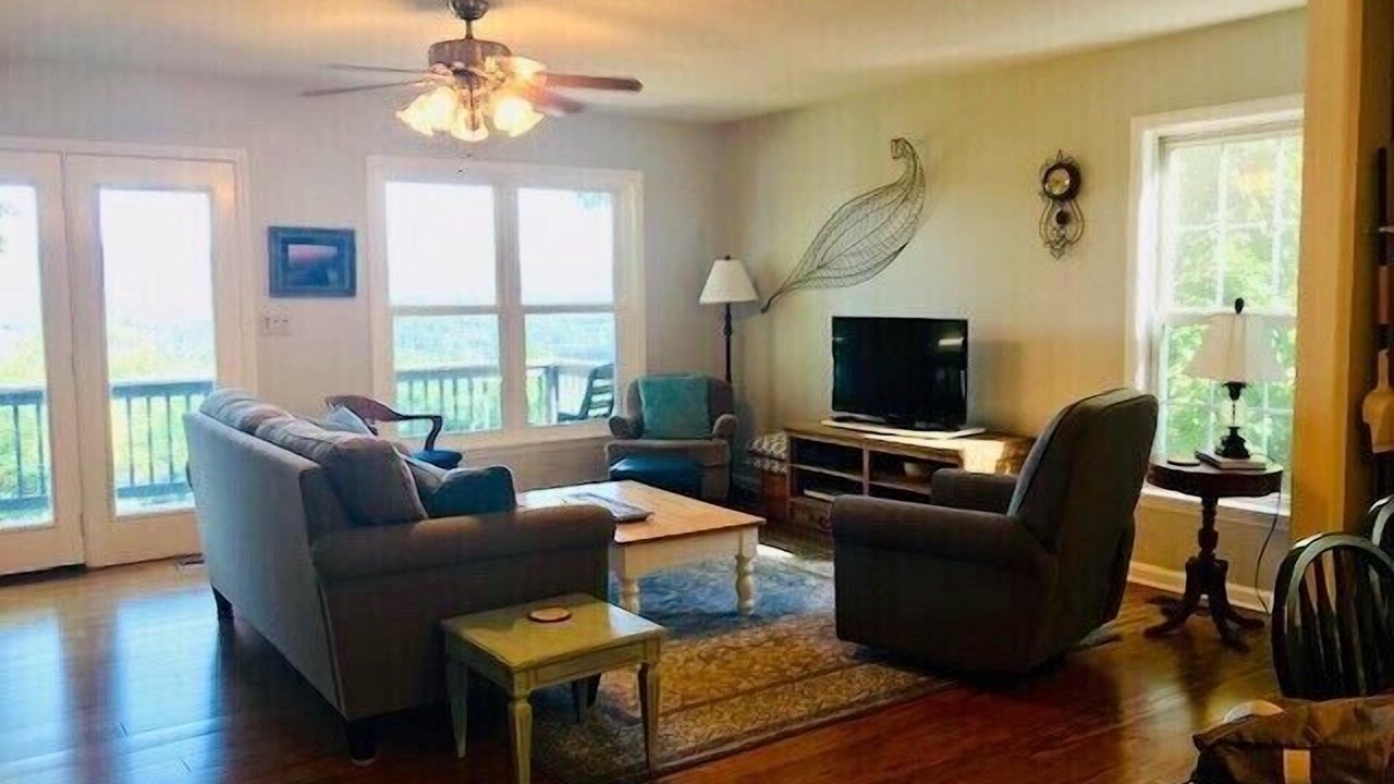 Photo of Livingroom in Hendersonville