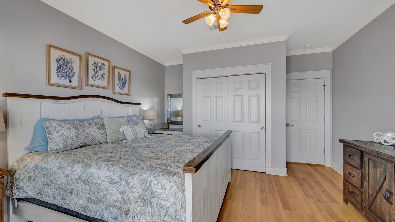 Photo of Bedroom in Crystal Beach