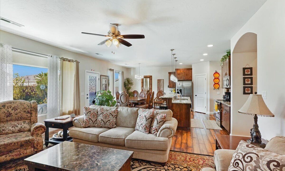 Photo of Livingroom in Hurricane