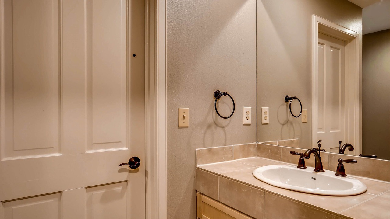 Photo of Bathroom in Peak 9