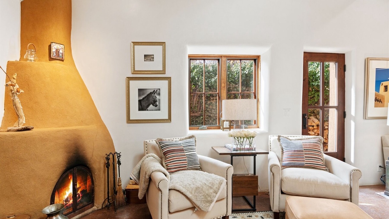 Photo of Livingroom in Historic Eastside
