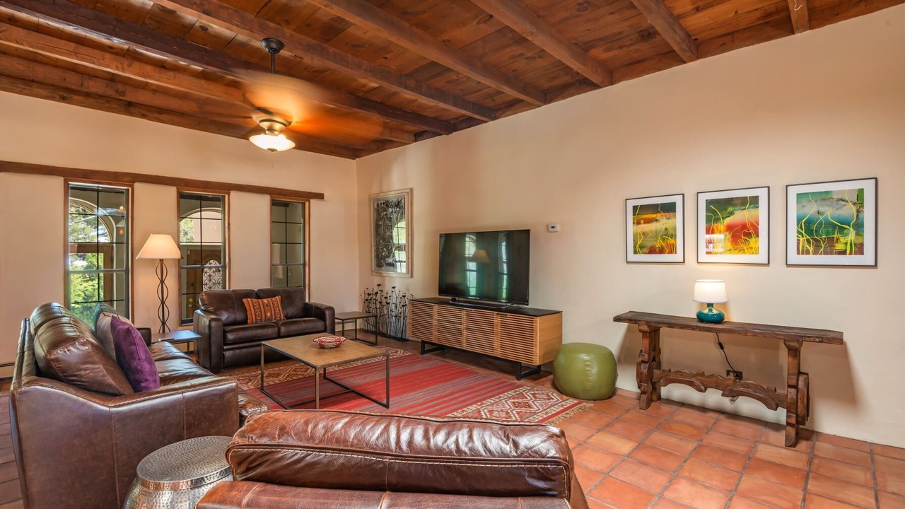 Photo of Livingroom in Historic Eastside