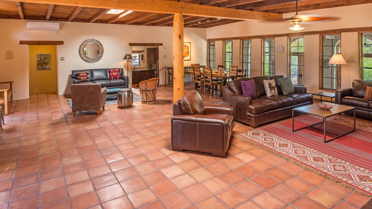 Photo of Livingroom in Historic Eastside