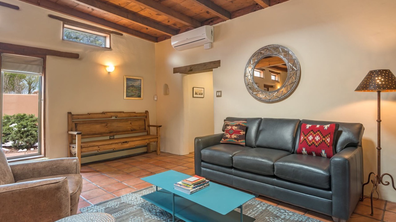 Photo of Livingroom in Historic Eastside