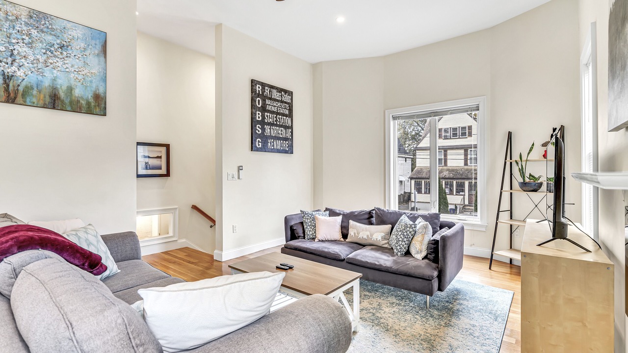 Photo of Livingroom in Allston