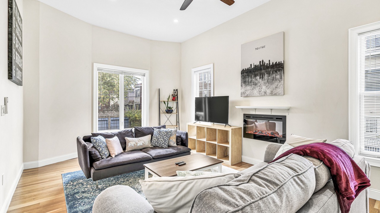 Photo of Livingroom in Allston