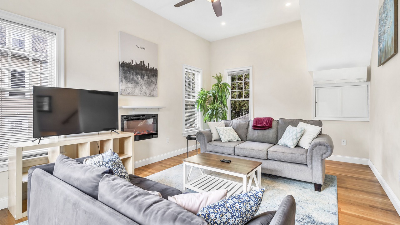 Photo of Livingroom in Allston