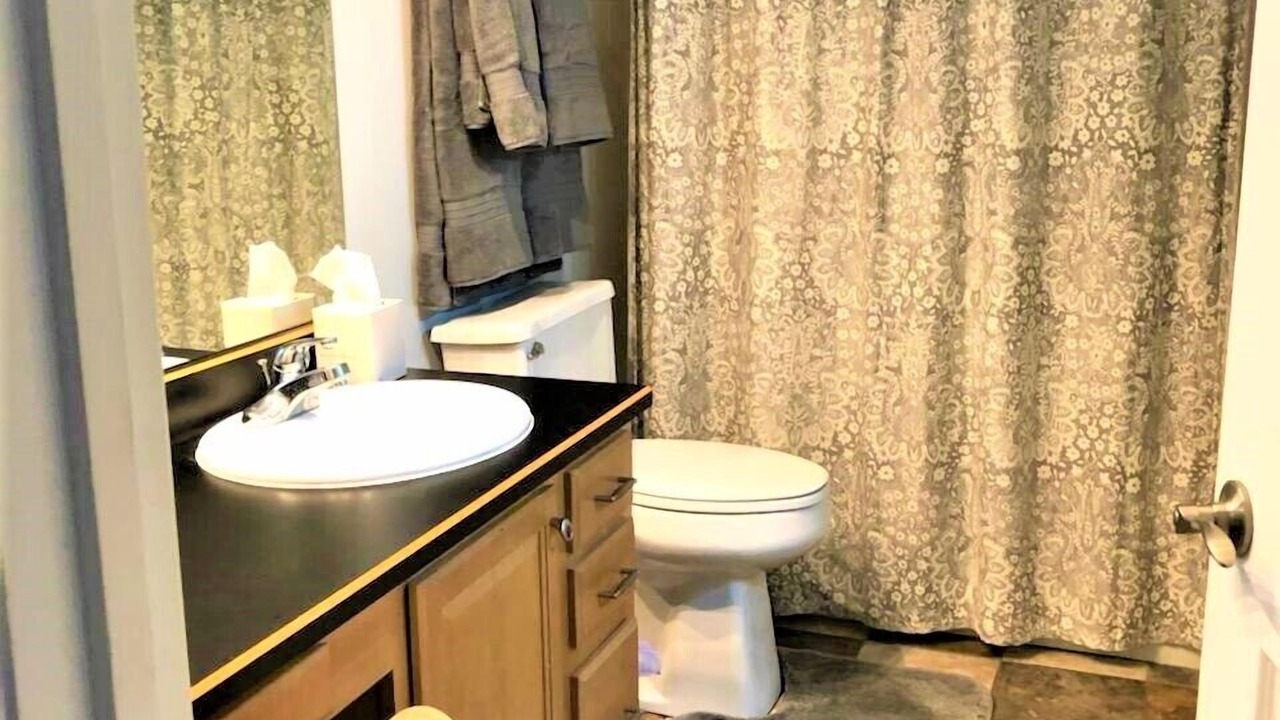 Photo of Bathroom in Arcadian Shores
