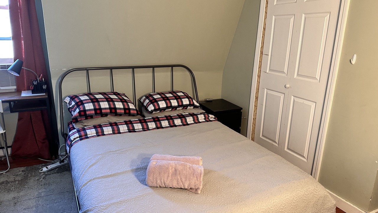 Photo of Bedroom in East Somerville