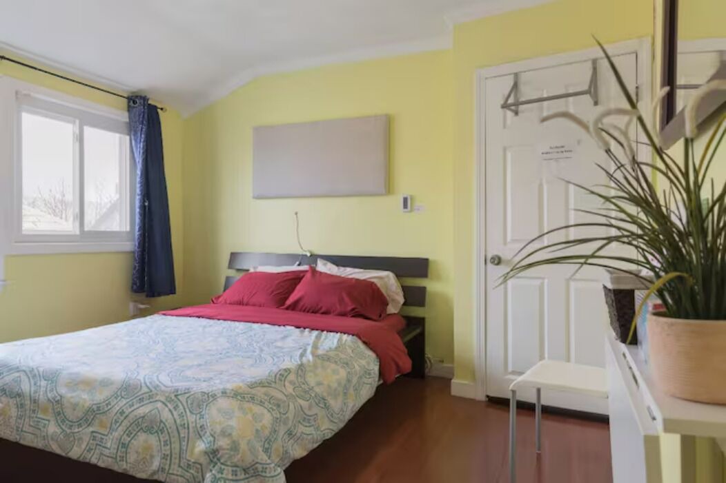 Photo of Bedroom in East Somerville