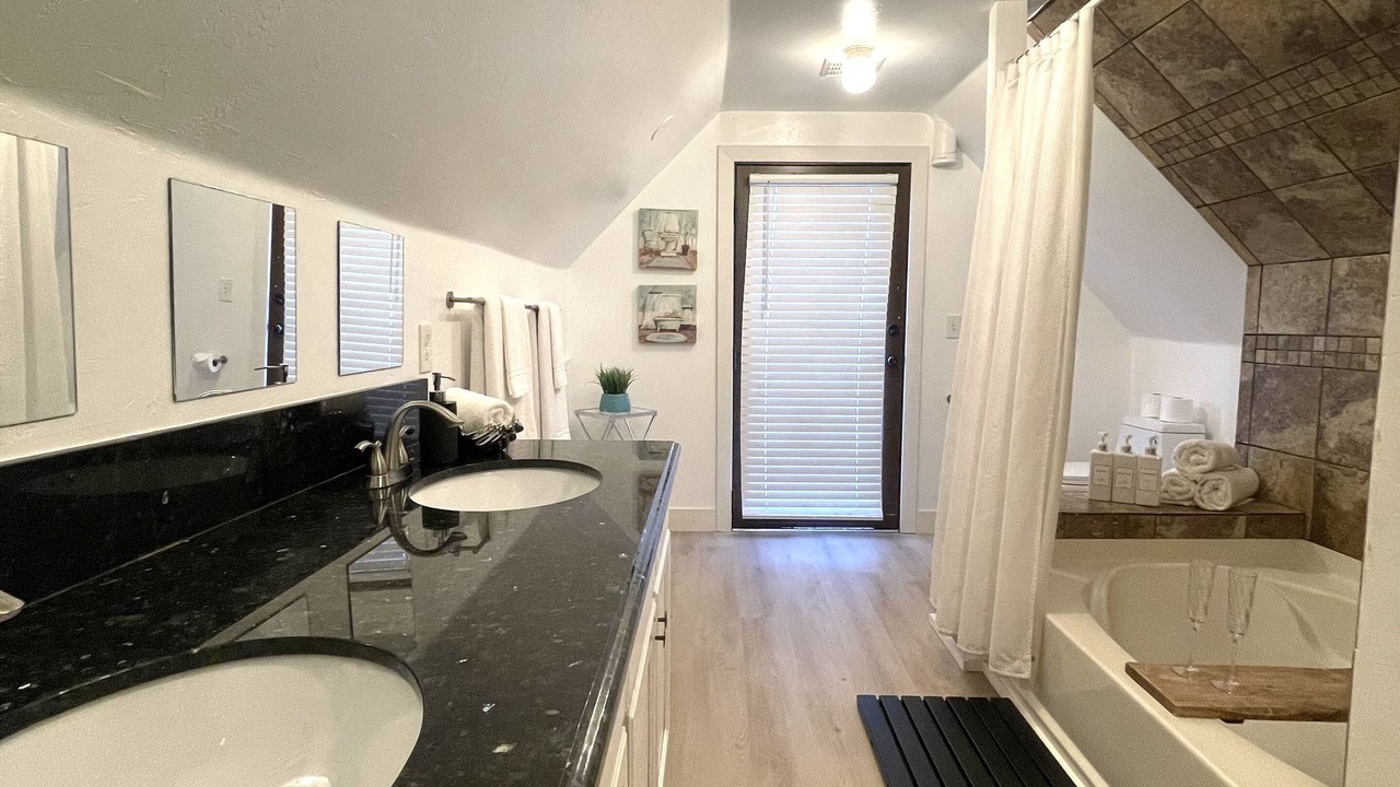 Photo of Bathroom in City Park West