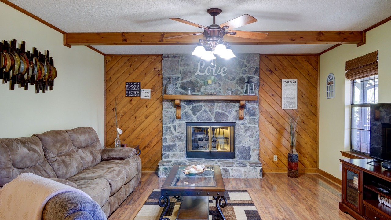 Photo of Livingroom in Lupton City