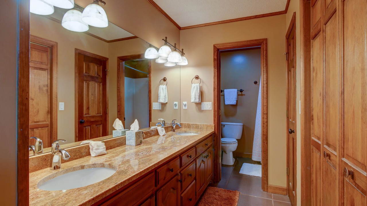Photo of Bathroom in Lupton City