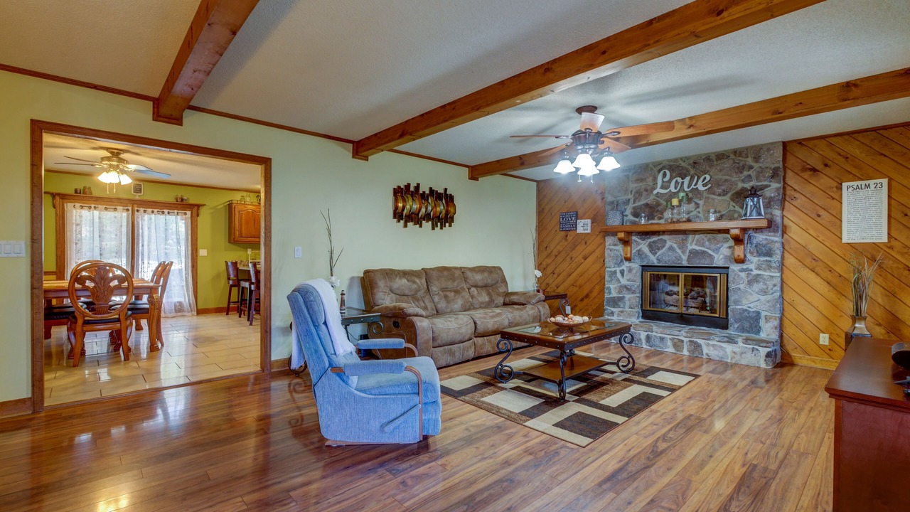 Photo of Livingroom in Lupton City