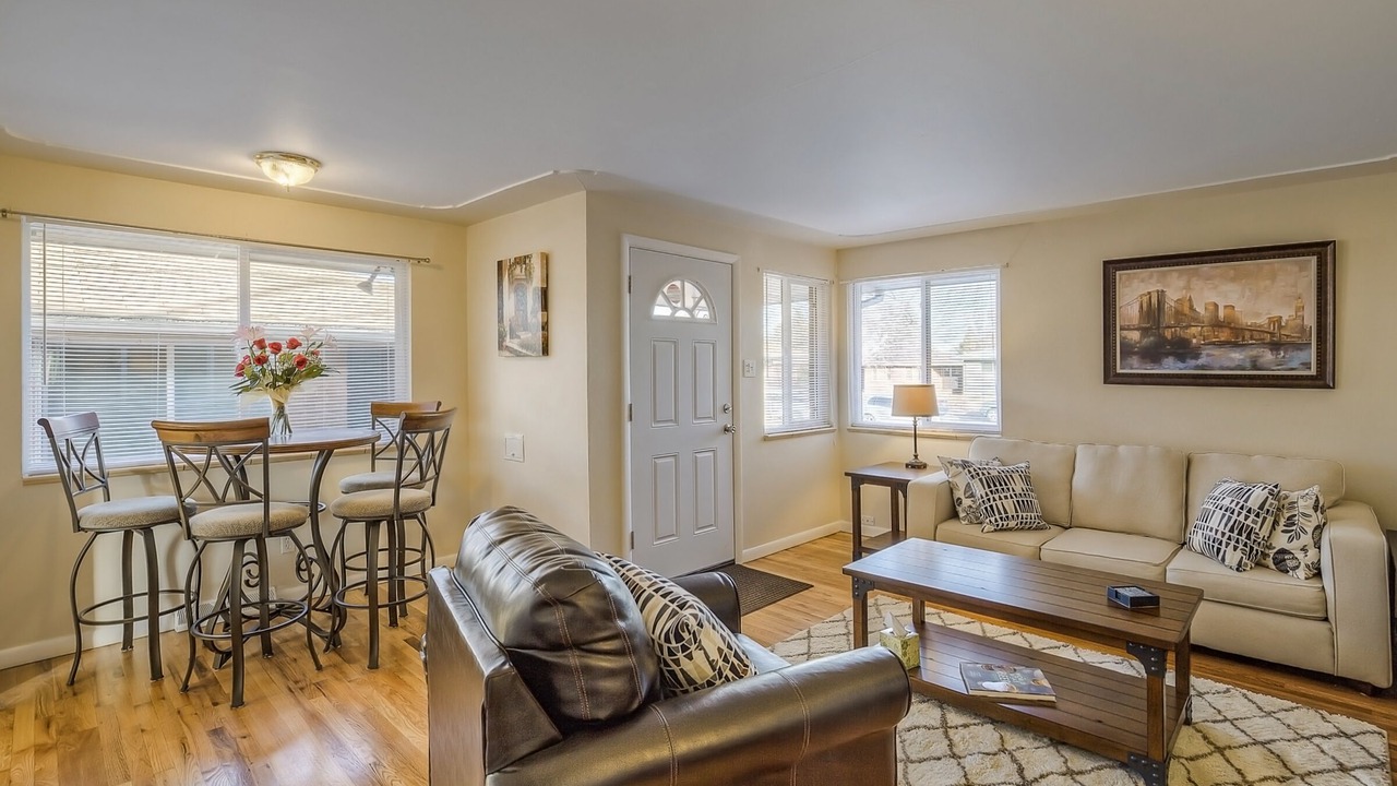 Photo of Livingroom in Edgewater