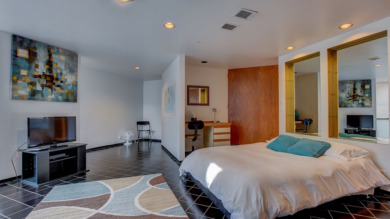 Photo of Bedroom in Manitou Springs Historic District
