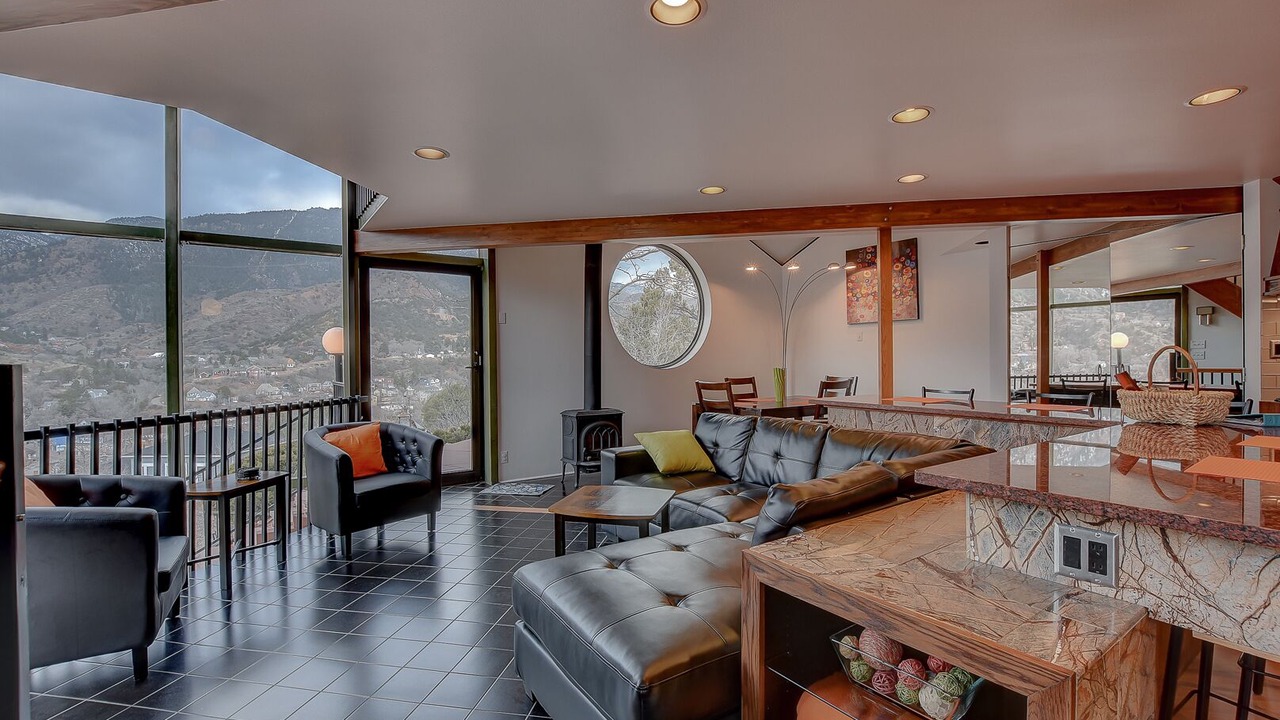 Photo of Livingroom in Manitou Springs Historic District