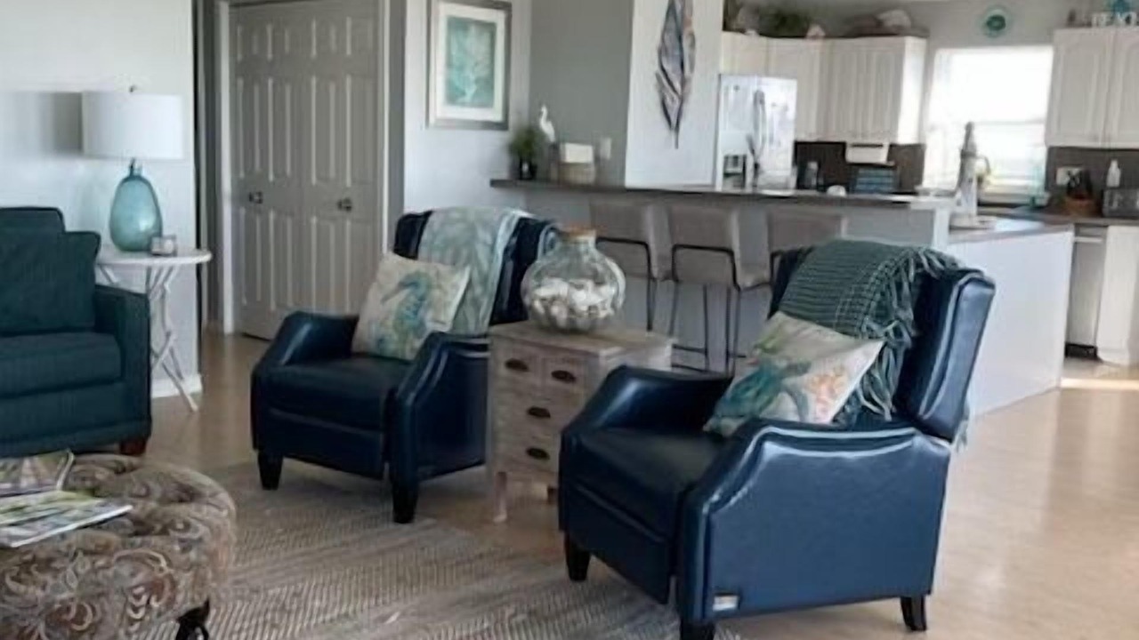 Photo of Livingroom in Bermuda Beach