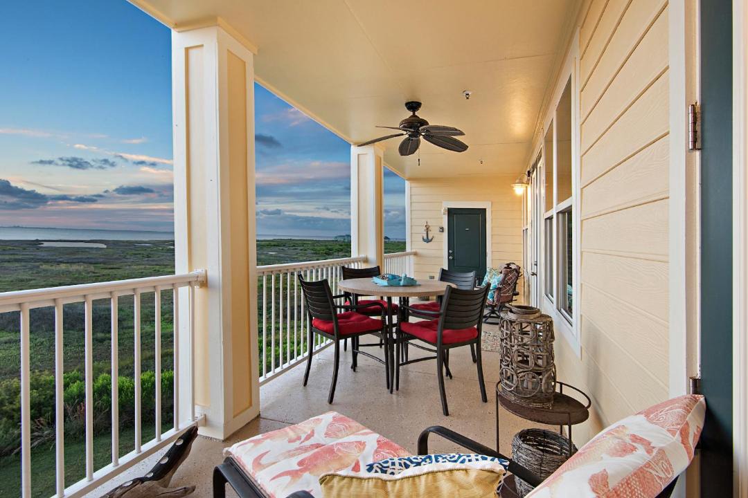 Photo of Patio Balcony in Red Fish Cove