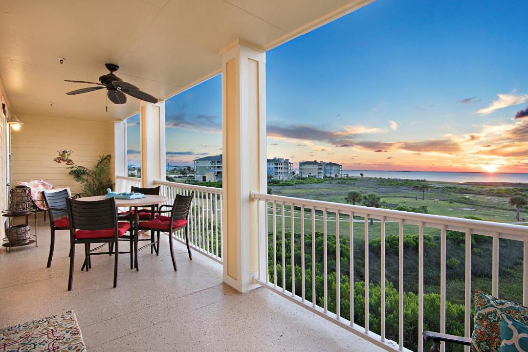 Photo of Patio Balcony in Red Fish Cove