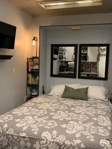 Photo of Bedroom in Berrien Springs