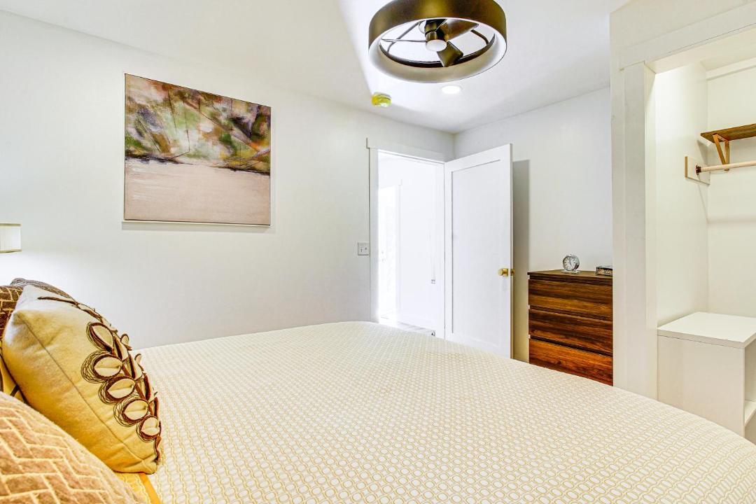 Photo of Bedroom in Midway