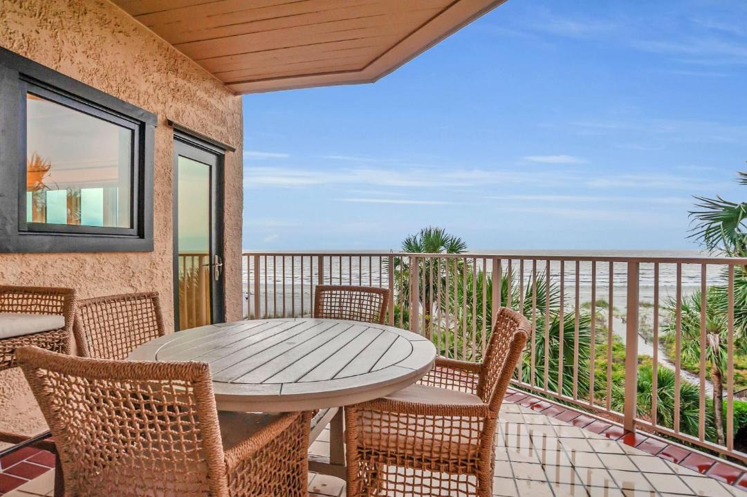 Photo of Patio Balcony in Beach Lagoon