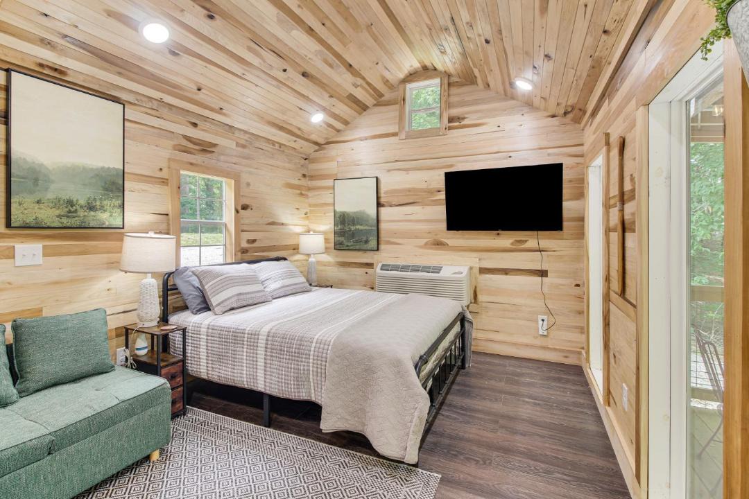 Photo of Bedroom in Byrdstown