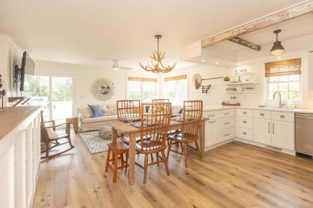 Photo of Kitchen in Fontana-on-Geneva Lake