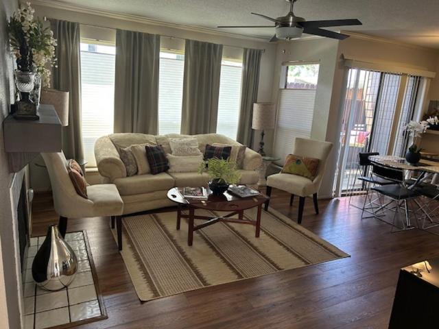 Photo of Livingroom in Braeswood Place