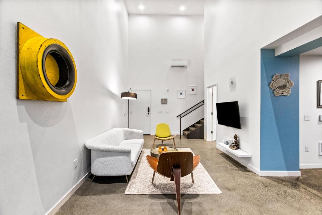 Photo of Livingroom in Downtown