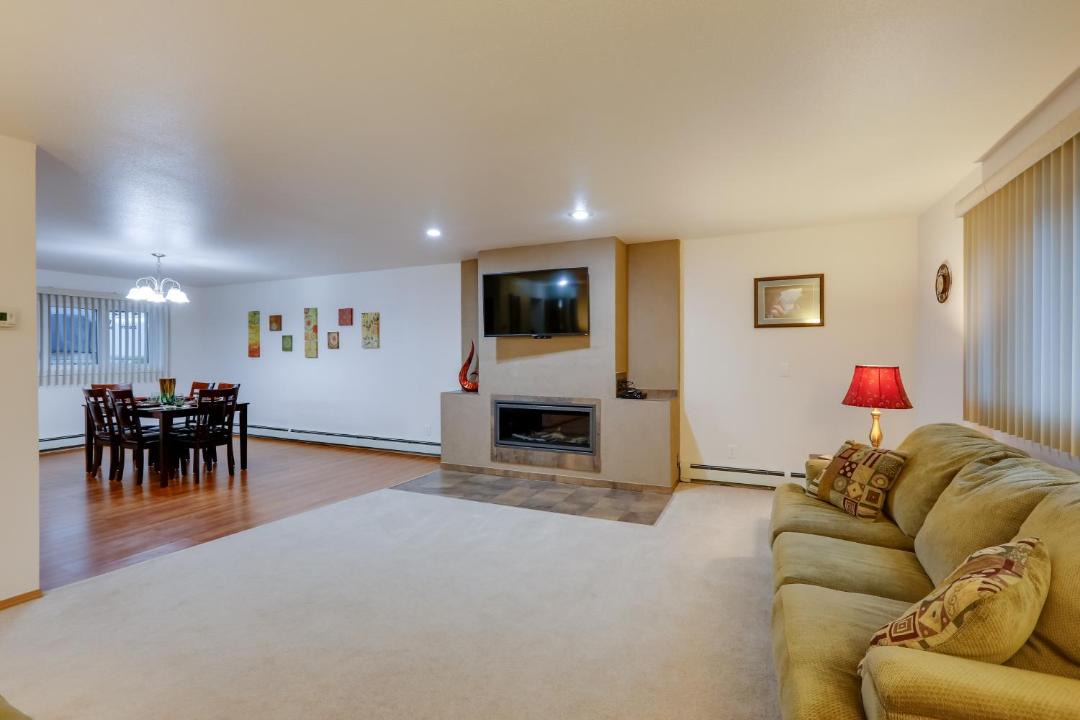 Photo of Livingroom in College