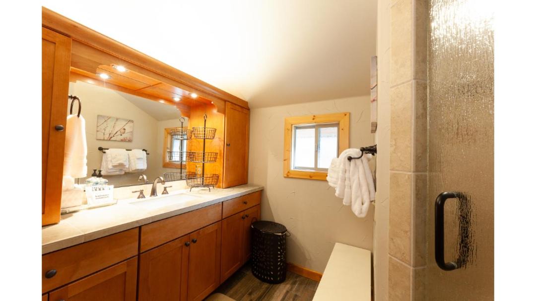 Photo of Bathroom in Red River