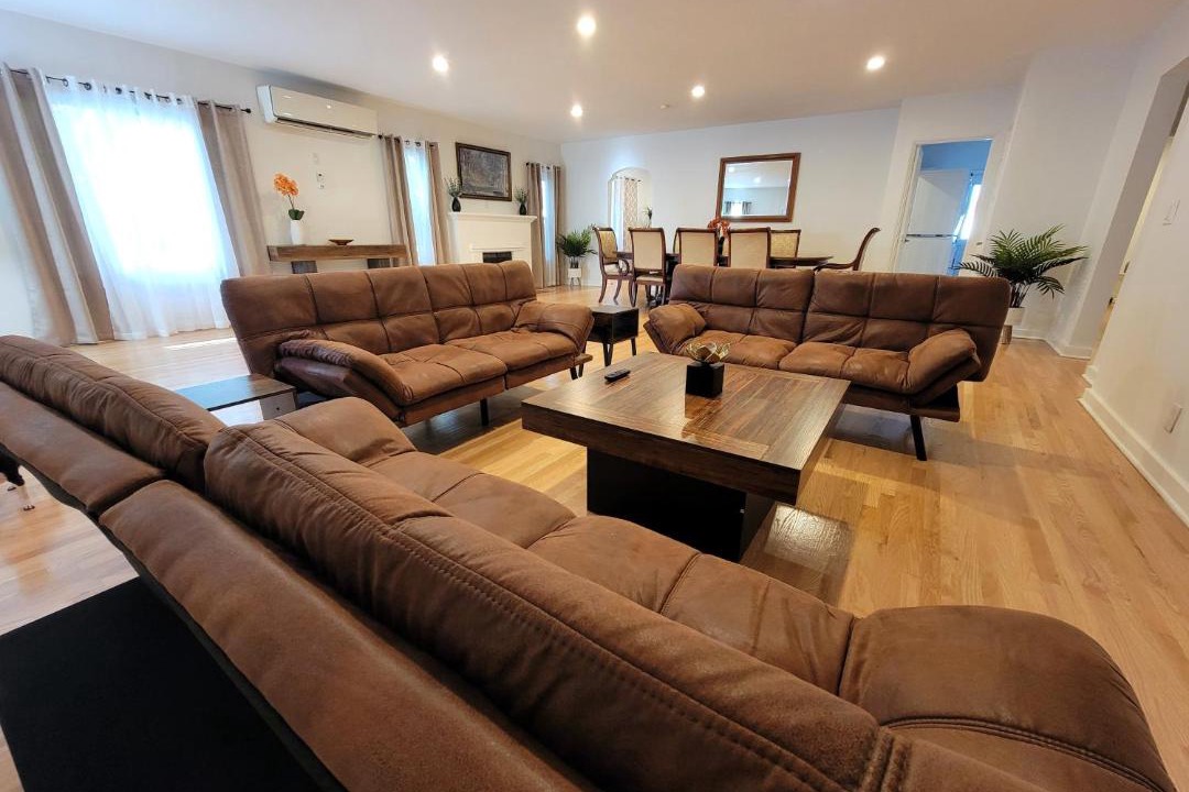 Photo of Livingroom in Pico - Robertson